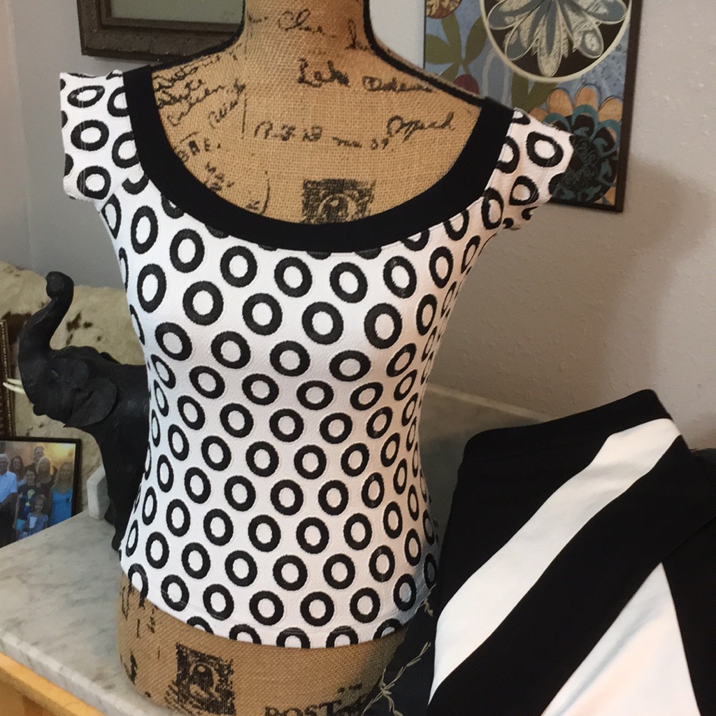 Sexy Bebe Crop Off Shoulder Black/White Top Medium